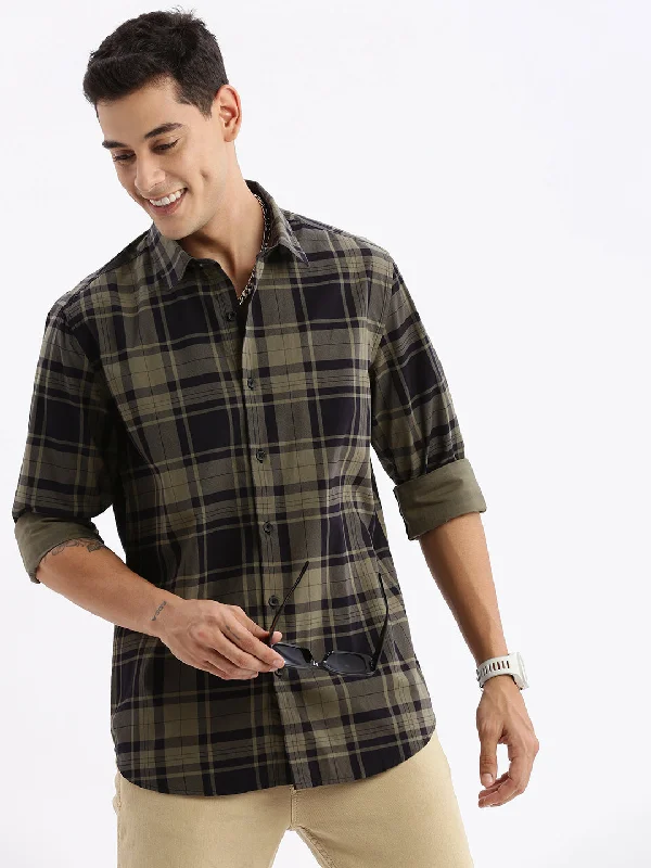 Men's Embroidered Detail Casual Shirts in Beige for a Touch of EleganceMen Spread Collar Checked Slim Fit Navy Blue Shirt Men's Embroidered Detail Casual Shirts in Beige for a Touch of EleganceMen Spread Collar Checked Slim Fit Navy Blue Shirt