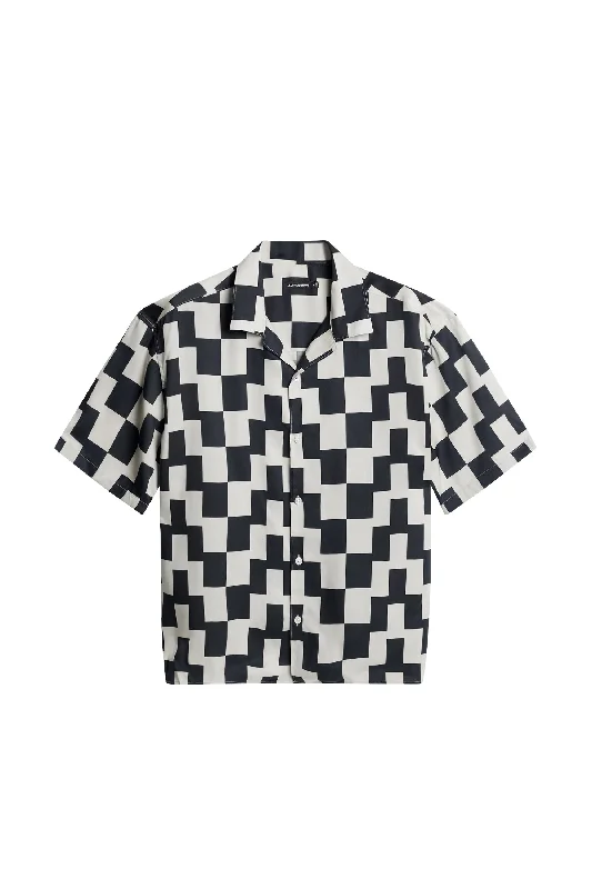 Men's Short - Sleeve Linen Casual Shirts in Light Khaki for a Breathable Summer OptionEllis Stack Bridge Print Shirt Men's Short - Sleeve Linen Casual Shirts in Light Khaki for a Breathable Summer OptionEllis Stack Bridge Print Shirt
