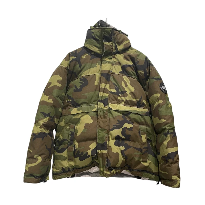 Long - line men coats reaching below the knee for maximum coverageCANADA GOOSE/VETEMENTS/Coat/O/S/Nylon/WHT/Camouflage/Reversible Camo Parka