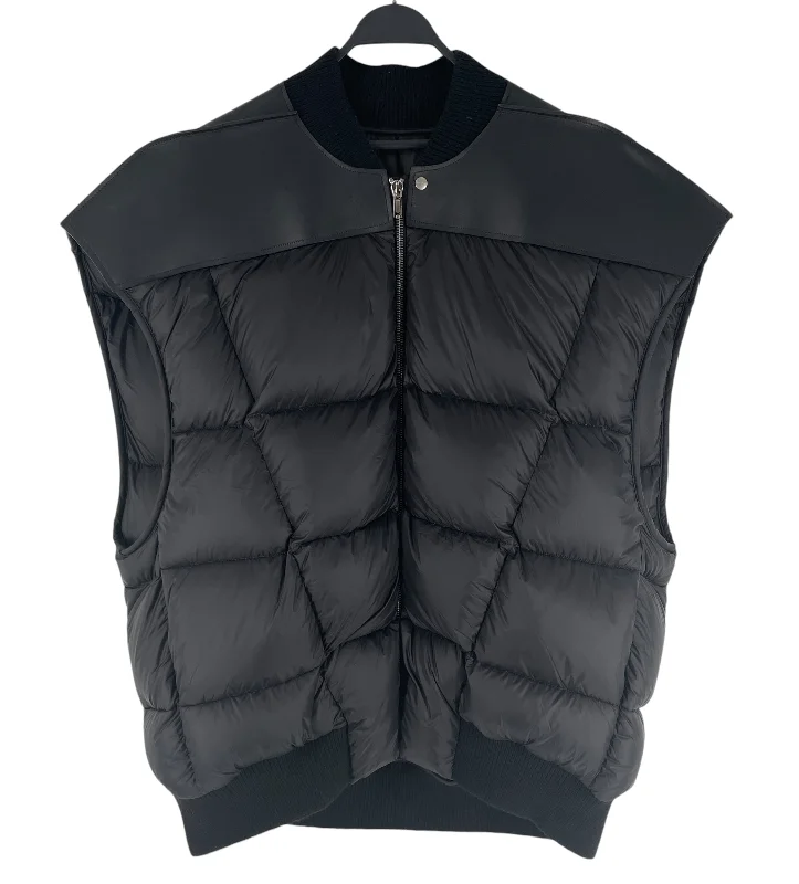 Men vest with a mandarin collar for a sophisticated appearanceMen vest with a mandarin collar for a sophisticated appearanceRick Owens/Vest/L/Nylon/BLK/Jumbo Flight Puffer Vest Men vest with a mandarin collar for a sophisticated appearanceMen vest with a mandarin collar for a sophisticated appearanceRick Owens/Vest/L/Nylon/BLK/Jumbo Flight Puffer Vest