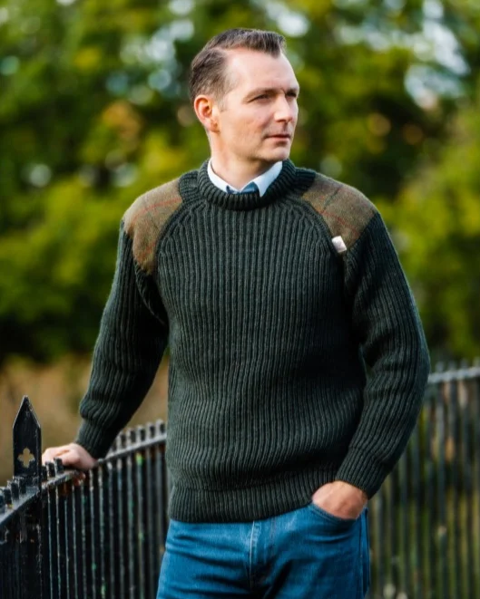 Men waistcoats with a removable lining for added versatilityRaglan Sleeve Crew Neck Wool Jumper with Harris Tweed® Men waistcoats with a removable lining for added versatilityRaglan Sleeve Crew Neck Wool Jumper with Harris Tweed®