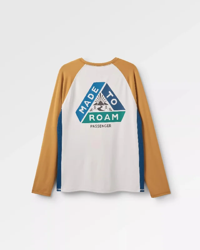 Men vest with a zip - off hood for added protection in inclement weatherRange Recycled Active LS T-shirt - Dusty Ochre/ Vintage White Men vest with a zip - off hood for added protection in inclement weatherRange Recycled Active LS T-shirt - Dusty Ochre/ Vintage White