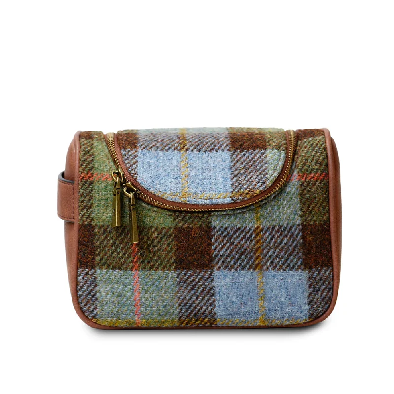 Linen men vest in earthy tones for a summer beach vibeIslander® Toiletry Wash Bag with Harris Tweed® Linen men vest in earthy tones for a summer beach vibeIslander® Toiletry Wash Bag with Harris Tweed®