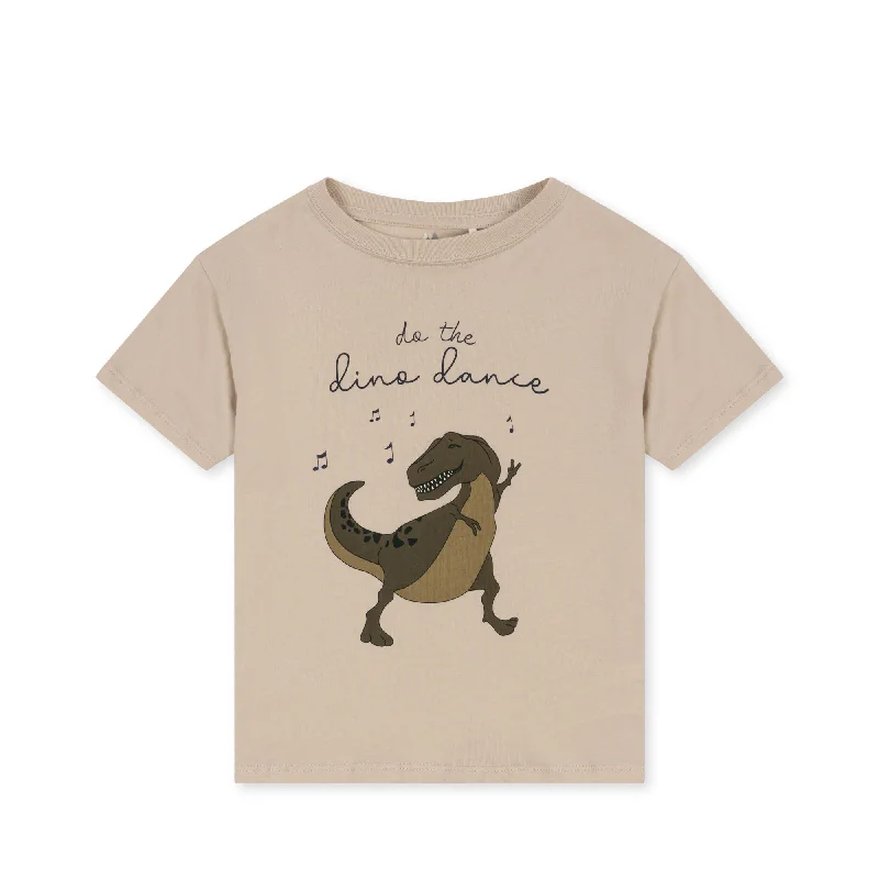 Men's tie - dye t - shirts with a bohemian styleKonges Sløjd Famo Tee GOTS French Oak Men's tie - dye t - shirts with a bohemian styleKonges Sløjd Famo Tee GOTS French Oak