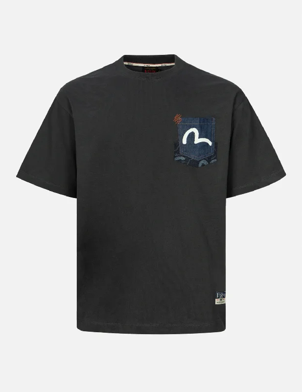 Men's slim - fit graphic t - shirts with vintage rock band printsBrushstroke Seagull Print and Patchwork Relax Fit T-shirt Men's slim - fit graphic t - shirts with vintage rock band printsBrushstroke Seagull Print and Patchwork Relax Fit T-shirt