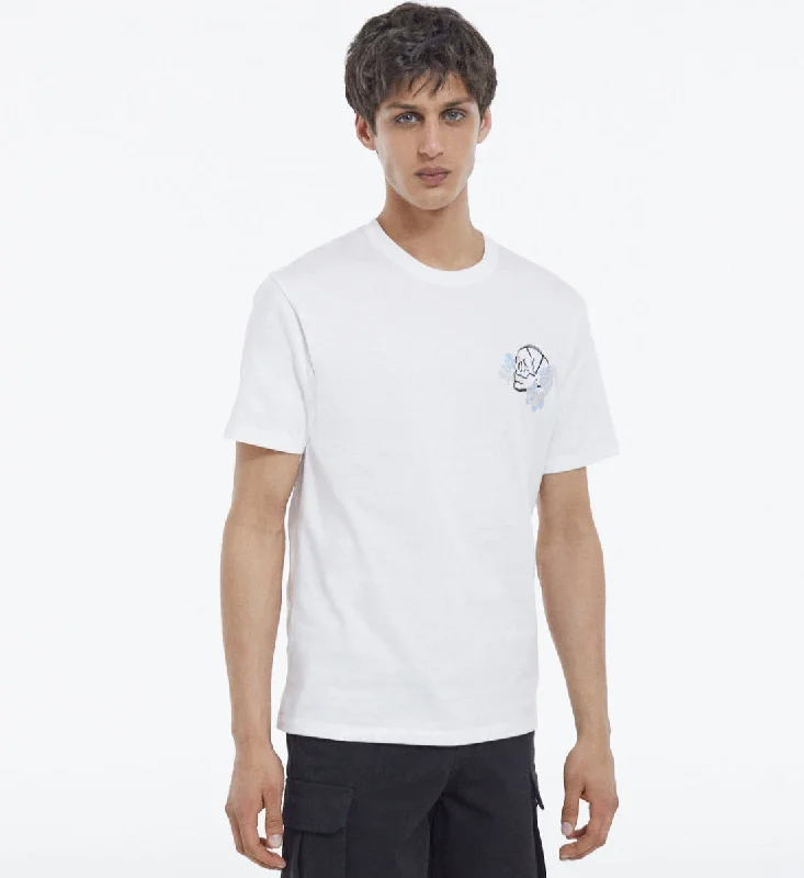 Men's distressed denim - look t - shirts with a rugged appealWhite Printed T-shirt With Skull And Flowers Men's distressed denim - look t - shirts with a rugged appealWhite Printed T-shirt With Skull And Flowers